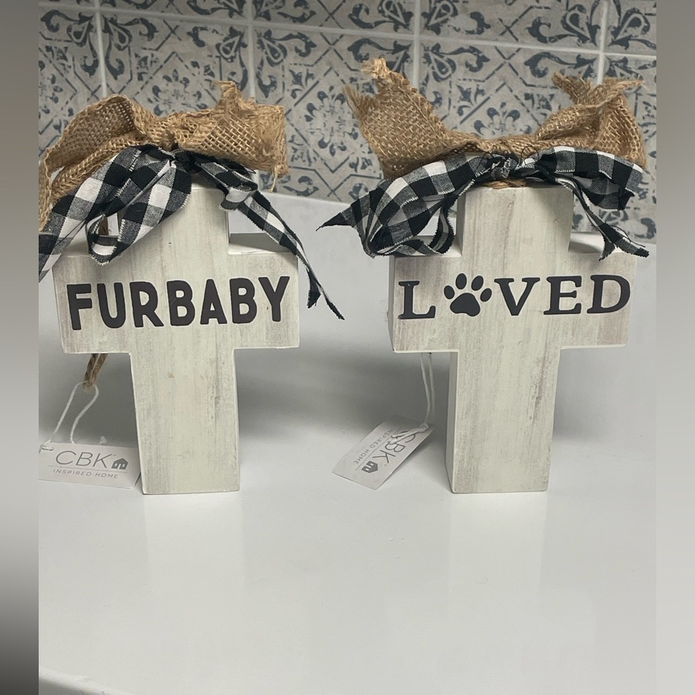 2 🐾 Pet Crosses New With Tags!